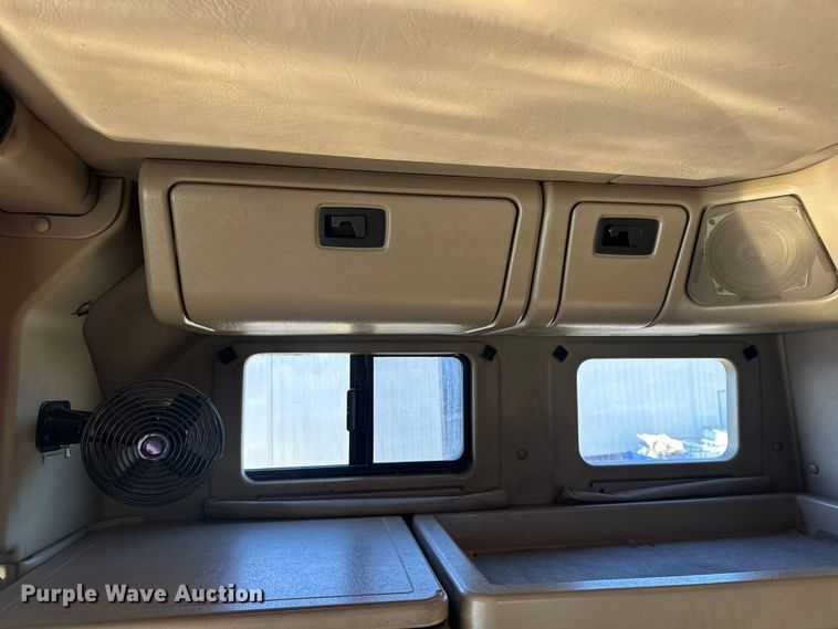 image for item DW6673 2006 International 9900i semi truck