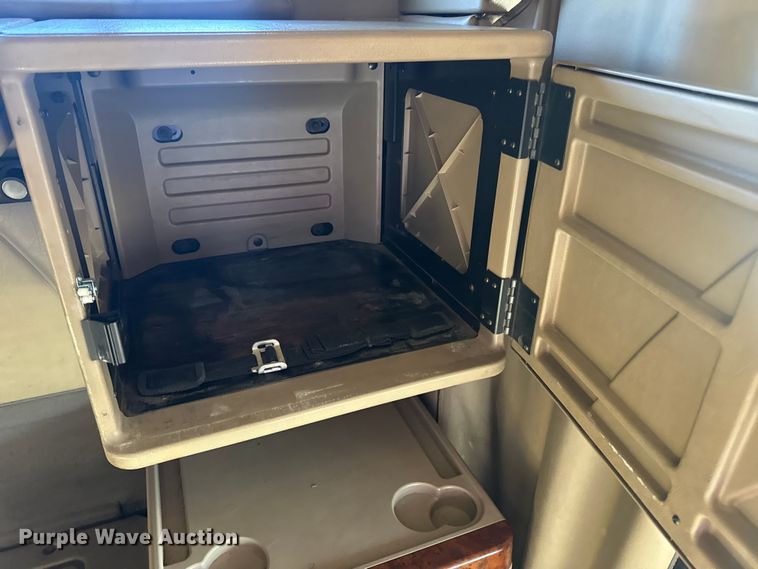 image for item DW6673 2006 International 9900i semi truck