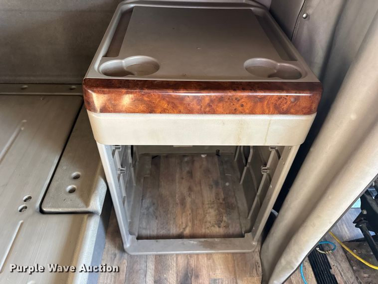 image for item DW6673 2006 International 9900i semi truck