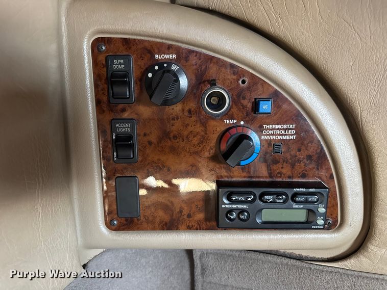 image for item DW6673 2006 International 9900i semi truck