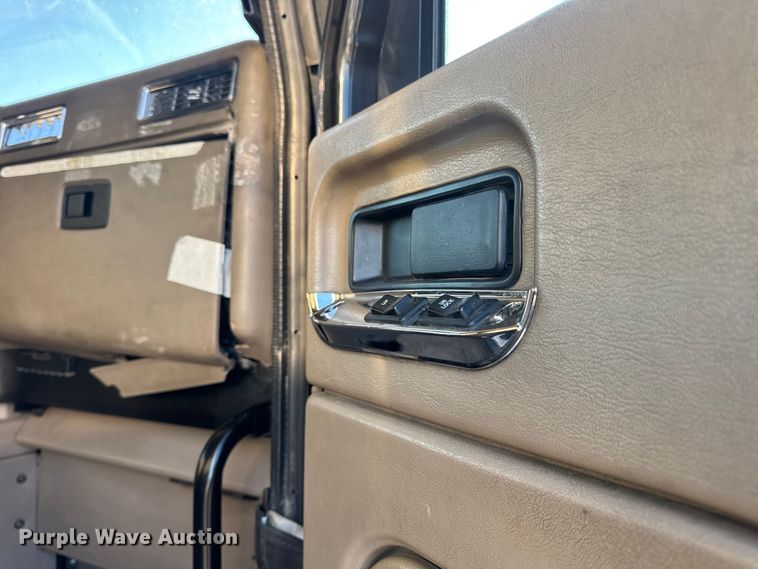 image for item DW6673 2006 International 9900i semi truck