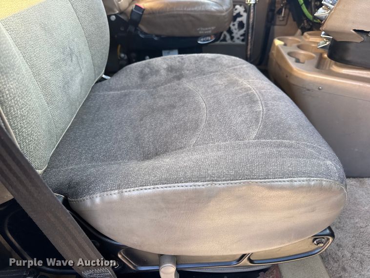 image for item DW6673 2006 International 9900i semi truck