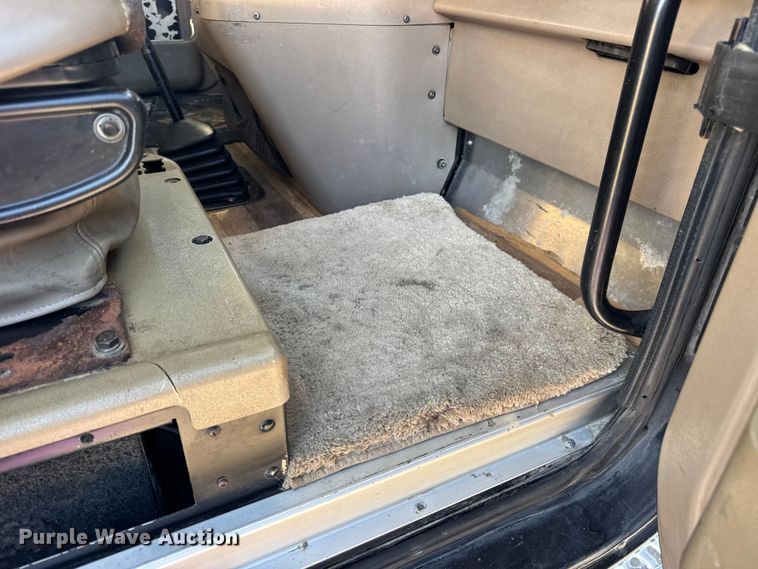 image for item DW6673 2006 International 9900i semi truck