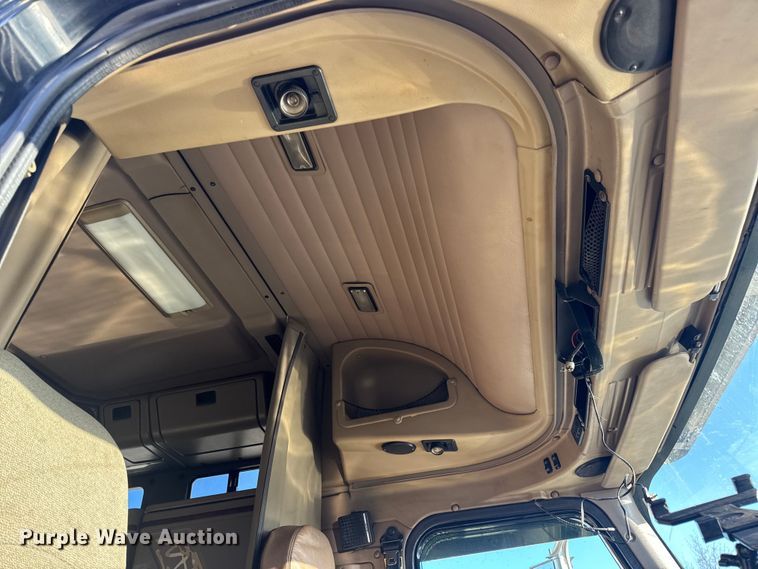 image for item DW6673 2006 International 9900i semi truck