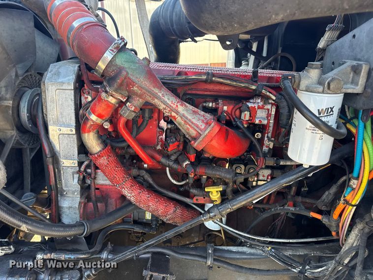 image for item DW6673 2006 International 9900i semi truck