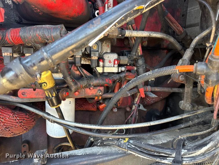 image for item DW6673 2006 International 9900i semi truck