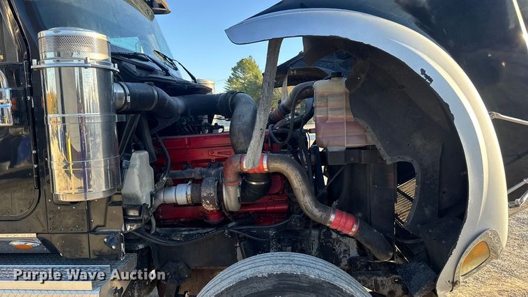 image for item DW6673 2006 International 9900i semi truck