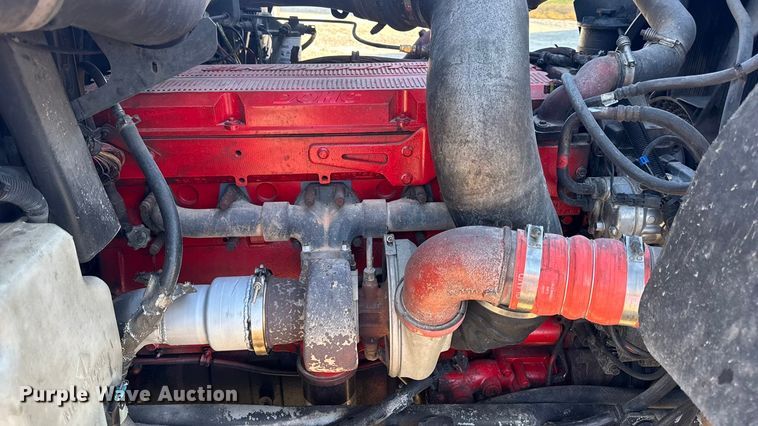 image for item DW6673 2006 International 9900i semi truck