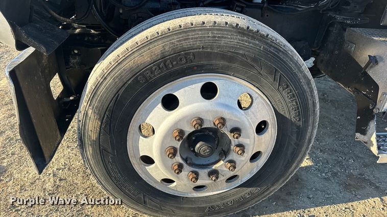 image for item DW6673 2006 International 9900i semi truck