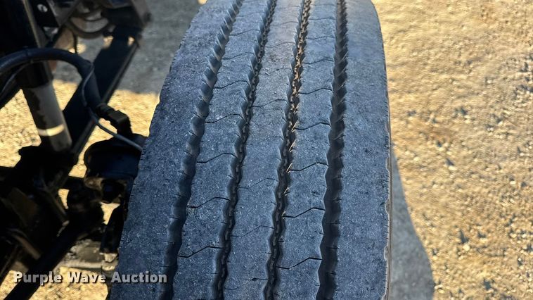 image for item DW6673 2006 International 9900i semi truck