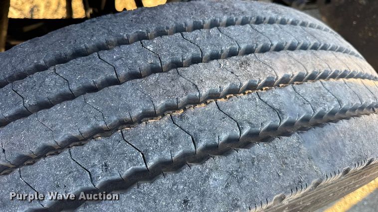 image for item DW6673 2006 International 9900i semi truck