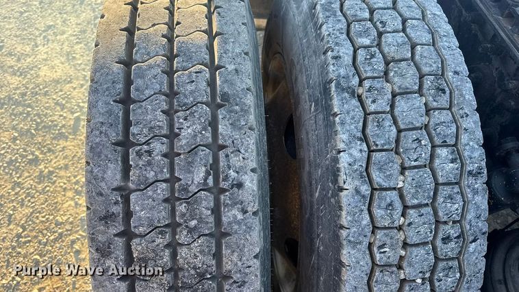 image for item DW6673 2006 International 9900i semi truck