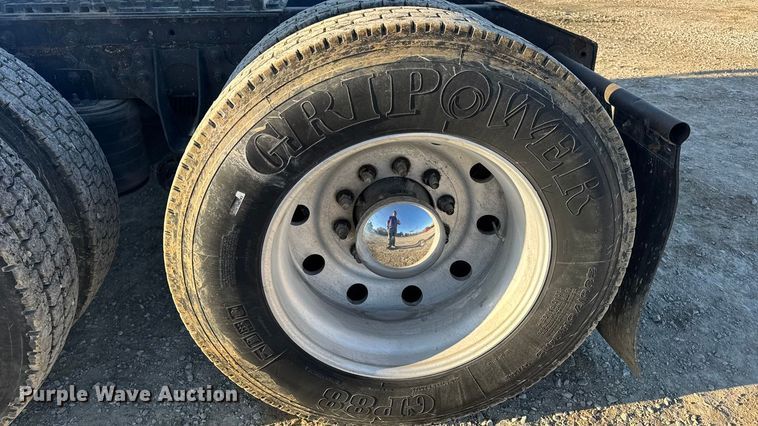 image for item DW6673 2006 International 9900i semi truck