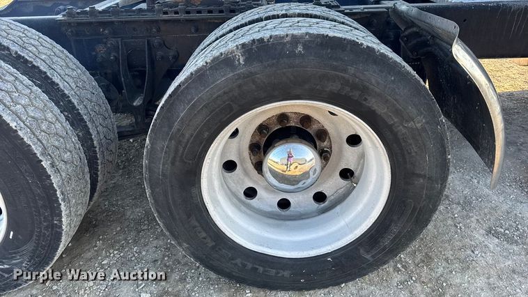 image for item DW6673 2006 International 9900i semi truck