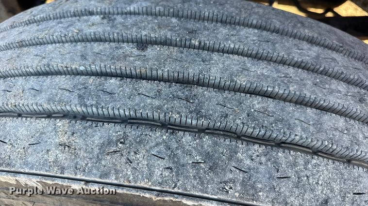 image for item DW6673 2006 International 9900i semi truck