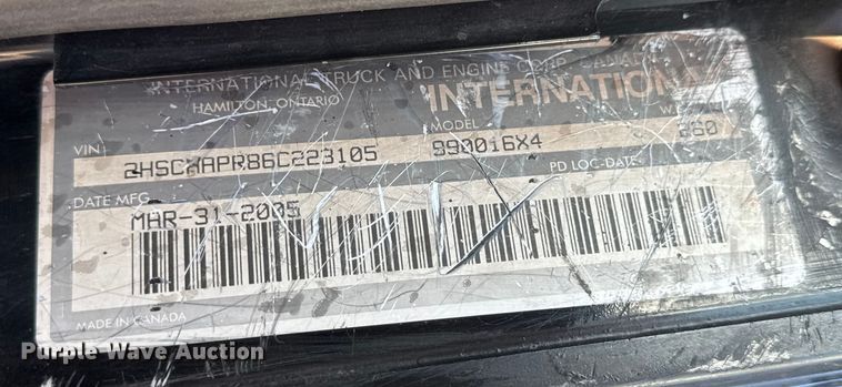 image for item DW6673 2006 International 9900i semi truck