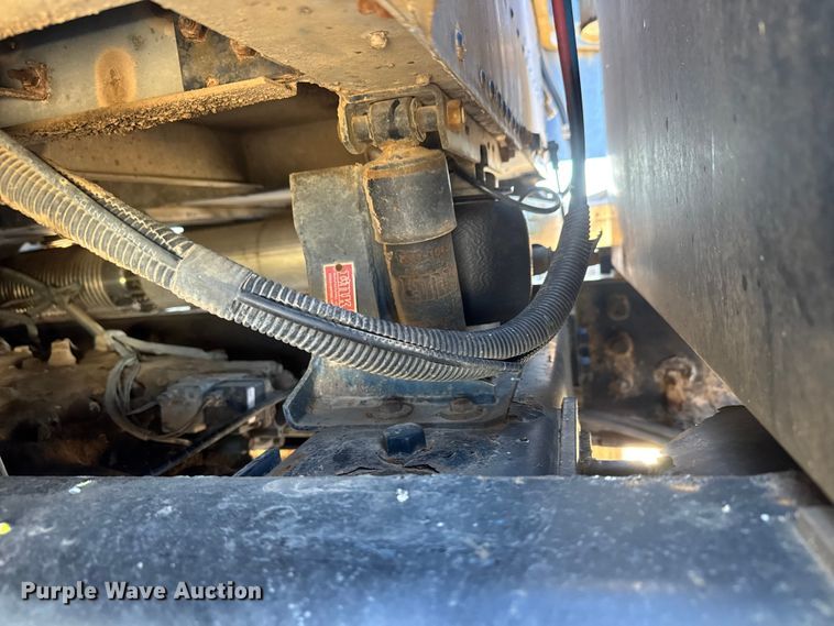 image for item DW6752 2002 International 9400i semi truck