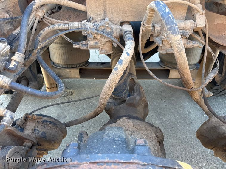 image for item DW6752 2002 International 9400i semi truck