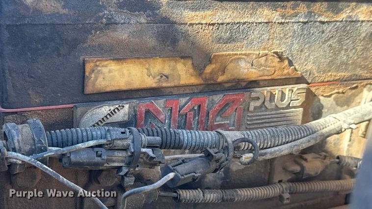 image for item DW6752 2002 International 9400i semi truck