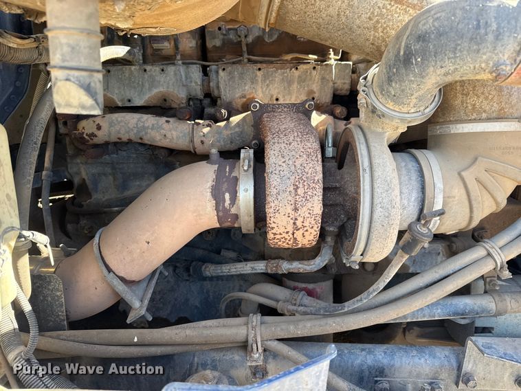 image for item DW6752 2002 International 9400i semi truck