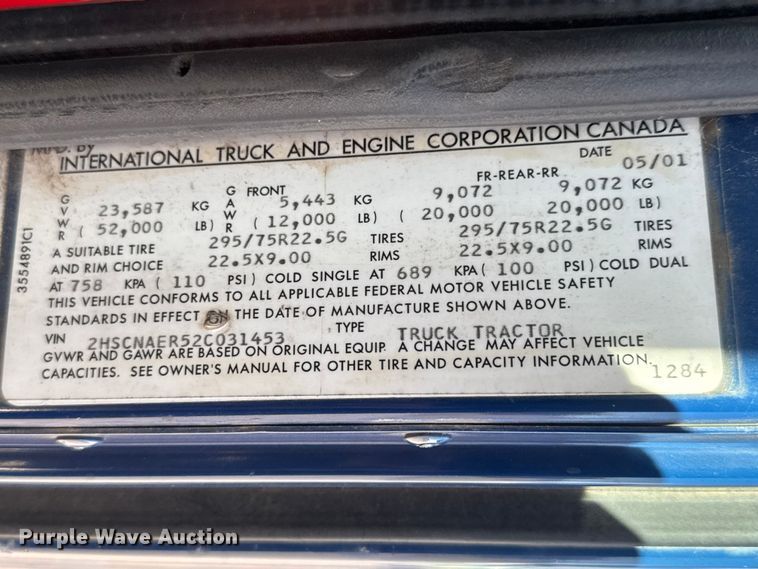 image for item DW6752 2002 International 9400i semi truck
