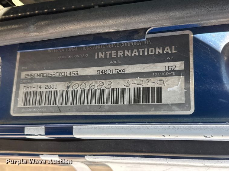 image for item DW6752 2002 International 9400i semi truck