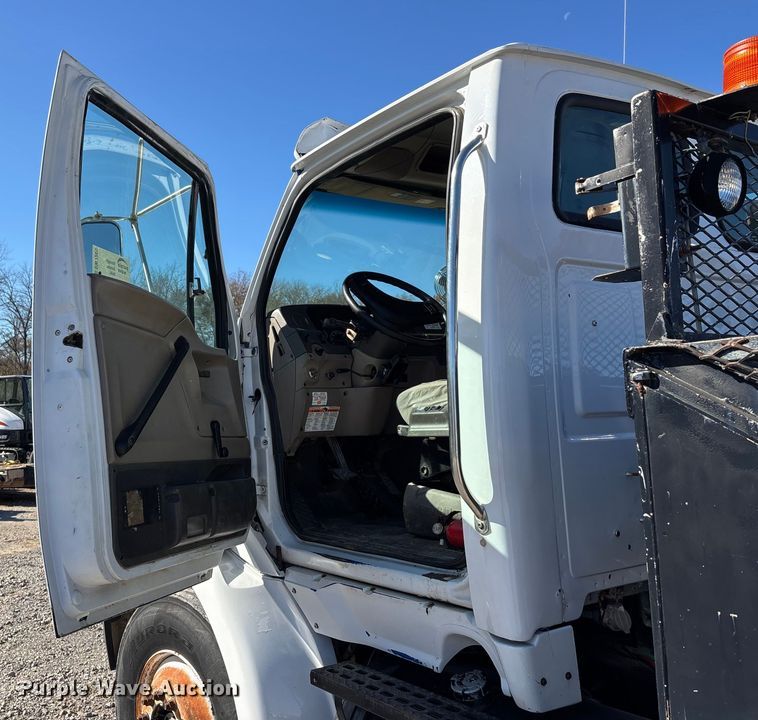 image for item DW7265 2003 Sterling reel truck