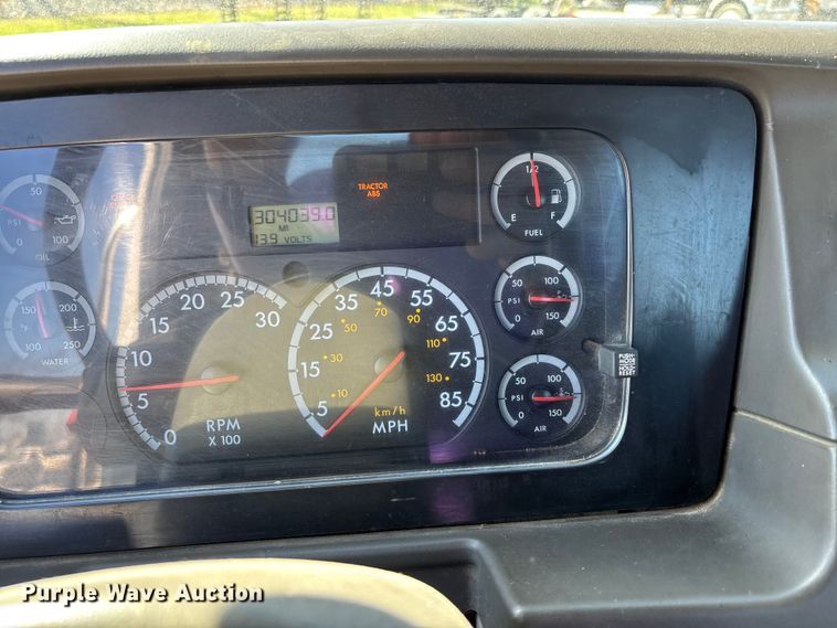 image for item DW7265 2003 Sterling reel truck