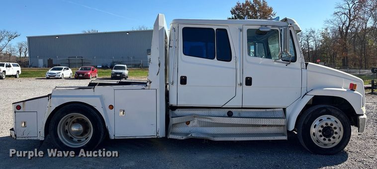 image for item DW7266 2000 Freightliner Crew Cab flatbed truck