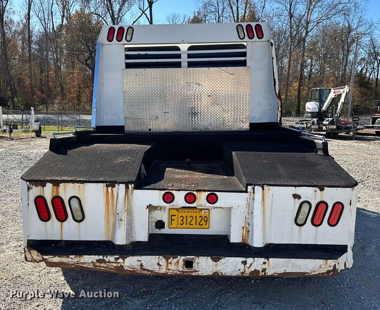 image for item DW7266 2000 Freightliner Crew Cab flatbed truck