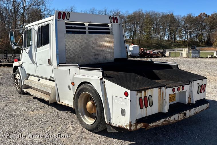 image for item DW7266 2000 Freightliner Crew Cab flatbed truck