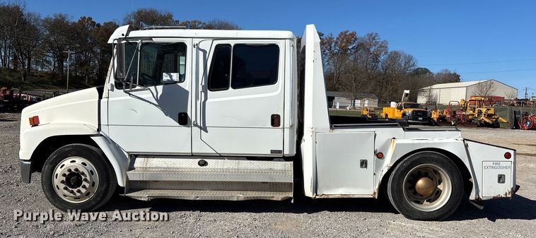 image for item DW7266 2000 Freightliner Crew Cab flatbed truck