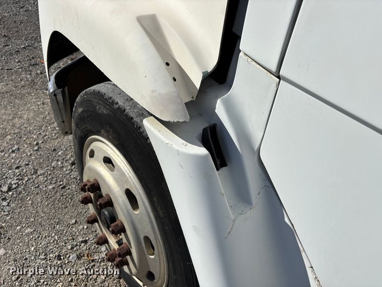 image for item DW7266 2000 Freightliner Crew Cab flatbed truck