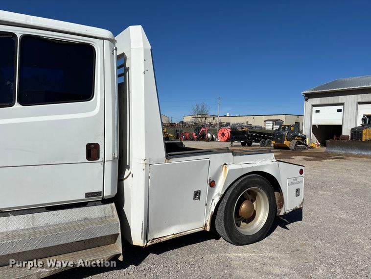 image for item DW7266 2000 Freightliner Crew Cab flatbed truck