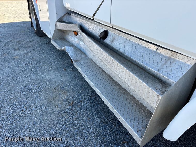 image for item DW7266 2000 Freightliner Crew Cab flatbed truck