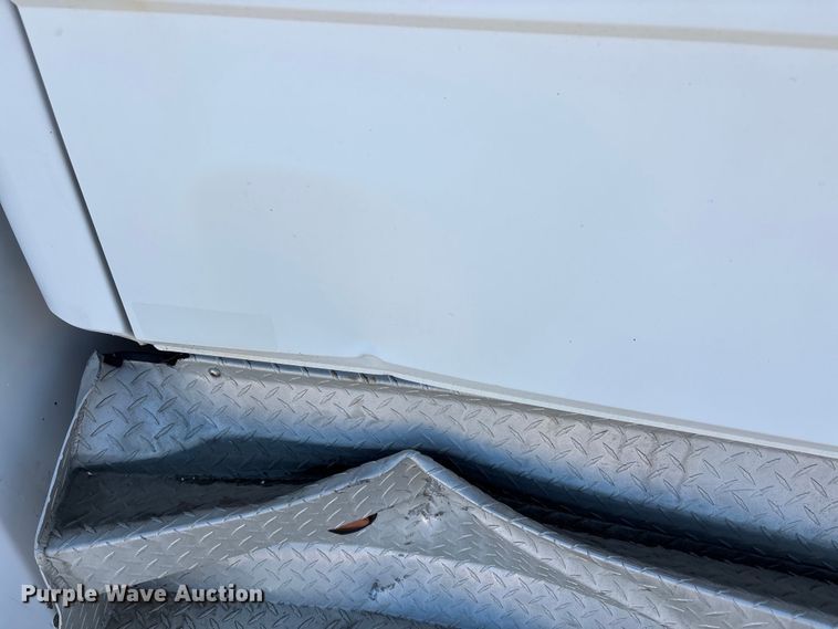 image for item DW7266 2000 Freightliner Crew Cab flatbed truck