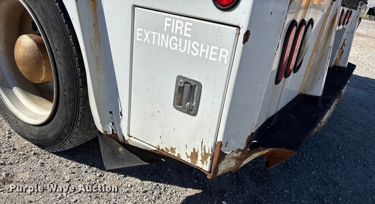 image for item DW7266 2000 Freightliner Crew Cab flatbed truck