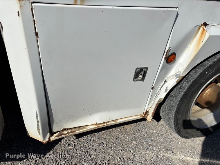 image for item DW7266 2000 Freightliner Crew Cab flatbed truck