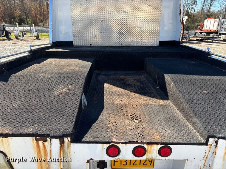 image for item DW7266 2000 Freightliner Crew Cab flatbed truck