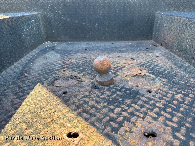 image for item DW7266 2000 Freightliner Crew Cab flatbed truck