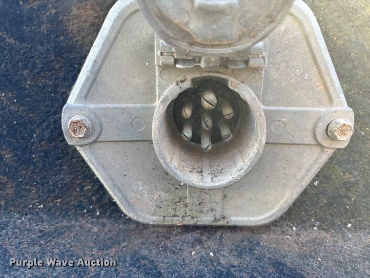 image for item DW7266 2000 Freightliner Crew Cab flatbed truck