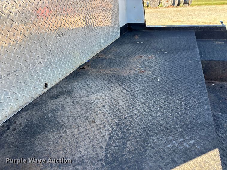 image for item DW7266 2000 Freightliner Crew Cab flatbed truck