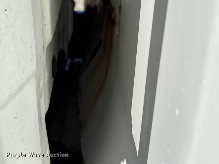 image for item DW7266 2000 Freightliner Crew Cab flatbed truck