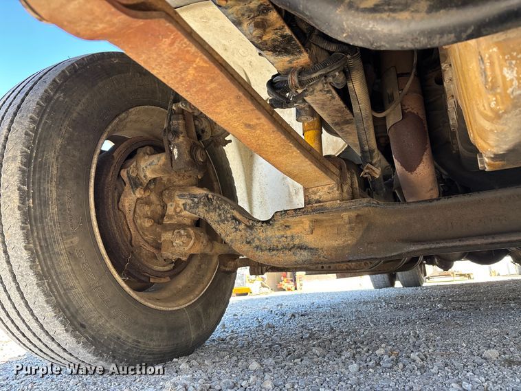 image for item DW7266 2000 Freightliner Crew Cab flatbed truck