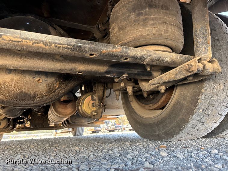 image for item DW7266 2000 Freightliner Crew Cab flatbed truck