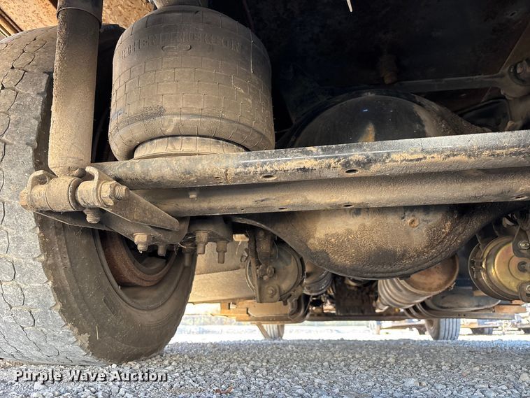 image for item DW7266 2000 Freightliner Crew Cab flatbed truck