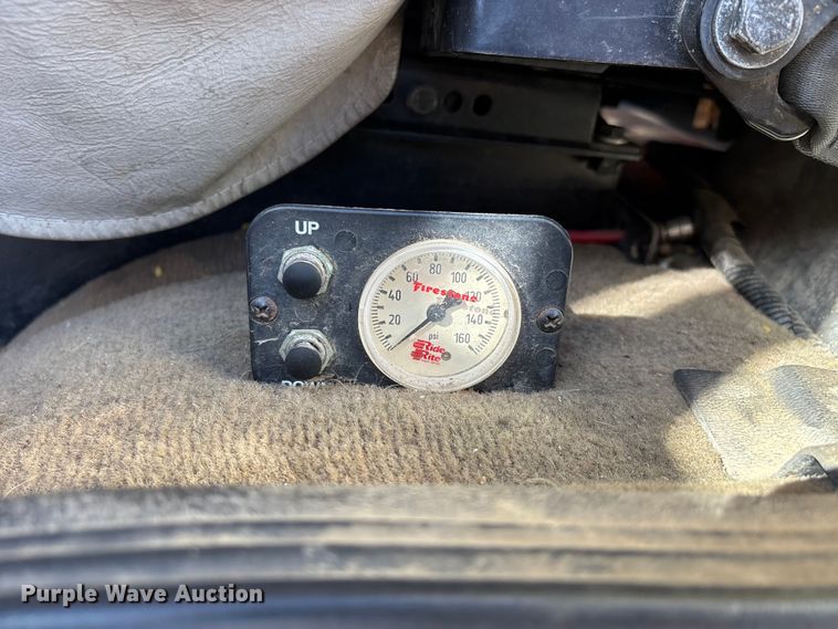 image for item DW7266 2000 Freightliner Crew Cab flatbed truck