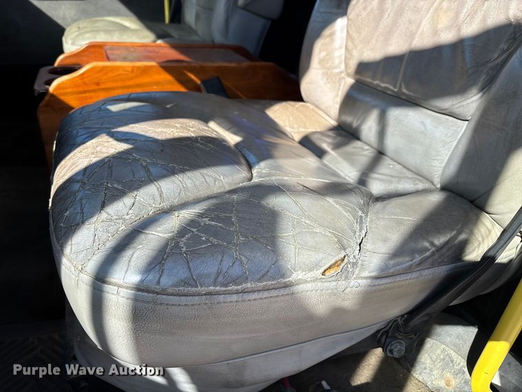 image for item DW7266 2000 Freightliner Crew Cab flatbed truck