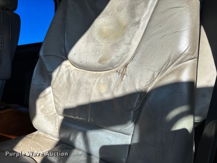 image for item DW7266 2000 Freightliner Crew Cab flatbed truck