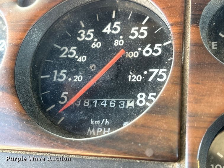 image for item DW7266 2000 Freightliner Crew Cab flatbed truck